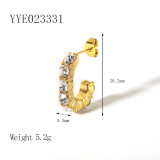 1 par de pendientes de aro chapados en oro de 18 quilates con incrustaciones de diamantes de imitación de acero inoxidable y estilo sencillo