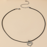 Collar con colgante de acero inoxidable en forma de corazón