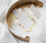 Collar chapado en oro de 18 quilates con revestimiento de acero de titanio de color sólido y estilo simple y elegante