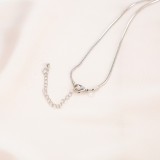 Collar plateado platino elegante de las perlas artificiales del embutido de la galjanoplastia del acero inoxidable de la forma