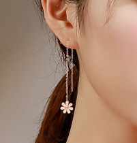 Pendientes largos de crisantemo coreano Pendientes personalizados de acero de titanio simples