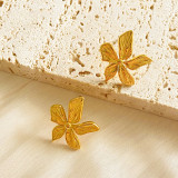 1 par de aretes chapados en oro de 18 quilates de acero titanio con revestimiento de flores de estilo simple