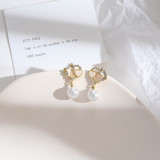 1 par de pendientes colgantes de circonita con perlas de imitación de acero inoxidable con incrustaciones en forma de corazón de estilo sencillo y dulce