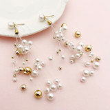 1 par de pendientes colgantes chapados en oro con perlas artificiales de acero inoxidable con bola artística exagerada