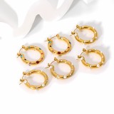 1 par de pendientes chapados en oro de 18 quilates con incrustaciones de acero inoxidable y perlas artificiales redondas circulares informales