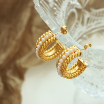 Pendientes elegantes de perlas artificiales con incrustaciones de acero titanio en forma de C, 1 par