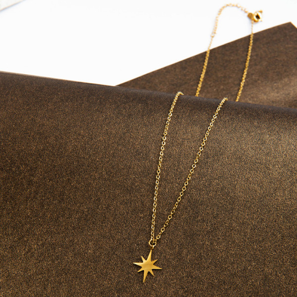Collar chapado en oro de 14 quilates con cadena de clavícula de acero de titanio y colgante de sol con estrella de seis puntas a la moda