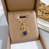 Collar con colgante de diamantes de imitación con incrustaciones de cobre y acero titanio con forma de corazón de oso de estilo simple