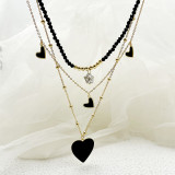 Elegante collar de tres capas chapado en oro con capas de acero inoxidable con forma de corazón de estilo francés