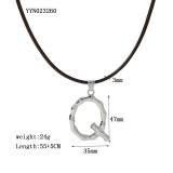 Collar con colgante de acero inoxidable con letras retro, chapado en acero de titanio