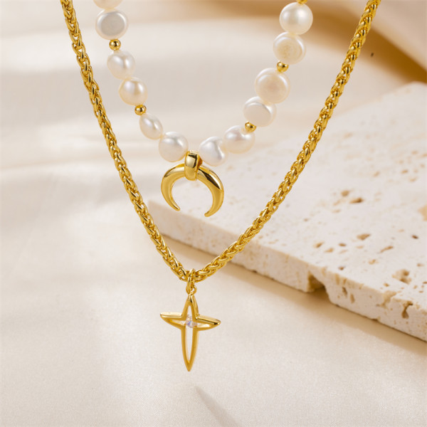 Estilo vintage Estilo fresco exagerado Estrella Luna Acero inoxidable Perlas de agua dulce Incrustaciones de revestimiento de cuentas Circón Collares de doble capa chapados en oro de 18 quilates