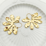 1 par de pendientes colgantes chapados en oro de acero inoxidable con hojas de viaje de estilo Simple y elegante