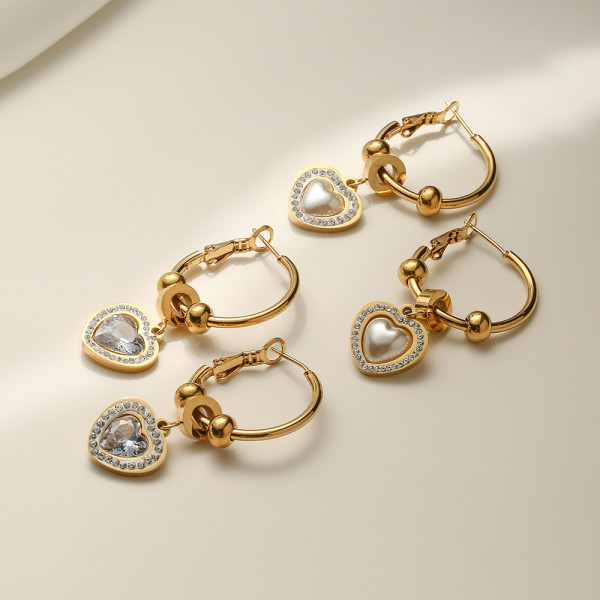 Pendientes colgantes chapados en oro de 18K para mujer, elegantes, con incrustaciones de acero y titanio, estilo Simple, con forma de corazón, perlas artificiales, circonita, 1 par