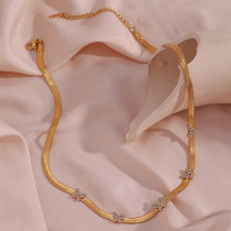 Elegante collar chapado en oro de 18 quilates con incrustaciones de diamantes de imitación chapados en acero inoxidable y mariposa de estilo vintage