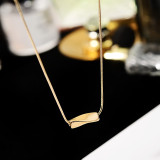 Collar chapado en oro de 18 quilates con revestimiento de acero de titanio irregular de estilo simple