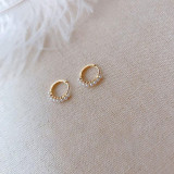 1 par de pendientes de perlas artificiales con incrustaciones de acero inoxidable circulares de estilo simple
