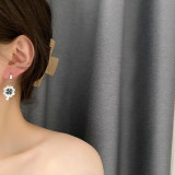 Pendientes colgantes de concha con incrustaciones de acero de titanio, trébol de cuatro hojas, 1 par