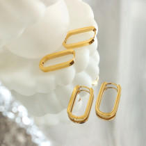 1 par de elegantes pendientes chapados en oro de 18 quilates con revestimiento de acero de titanio de color sólido