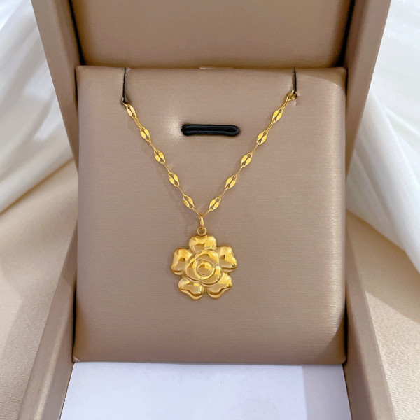 Collar con colgante chapado en oro de acero titanio y flor de señora