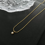 Collar con colgante de perlas artificiales con revestimiento de acero de titanio redondo Glam