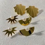 1 par de pendientes elegantes de acero y titanio con perlas de imitación chapadas en semicírculo
