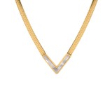 Collar con colgante chapado en oro de 18 quilates con incrustaciones de acero de titanio y forma de V de estilo simple