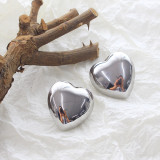 1 par de pendientes de acero de titanio chapados en forma de corazón dulce