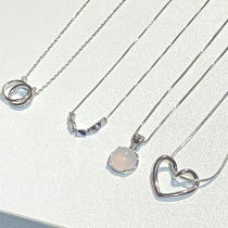 Collar de piedras preciosas artificiales con incrustaciones de acero titanio en forma de corazón redondo de estilo simple