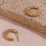 Pendientes para mujer chapados en oro de 18 quilates con incrustaciones de acero inoxidable y forma de C de estilo moderno