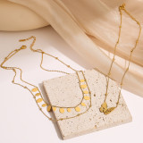 Collar con colgante chapado en oro de 18 quilates con revestimiento de acero de titanio y mariposa ovalada de estilo moderno