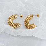 1 par de aretes chapados en oro de 18 quilates de acero inoxidable chapado en color sólido con forma de C estilo moderno informal