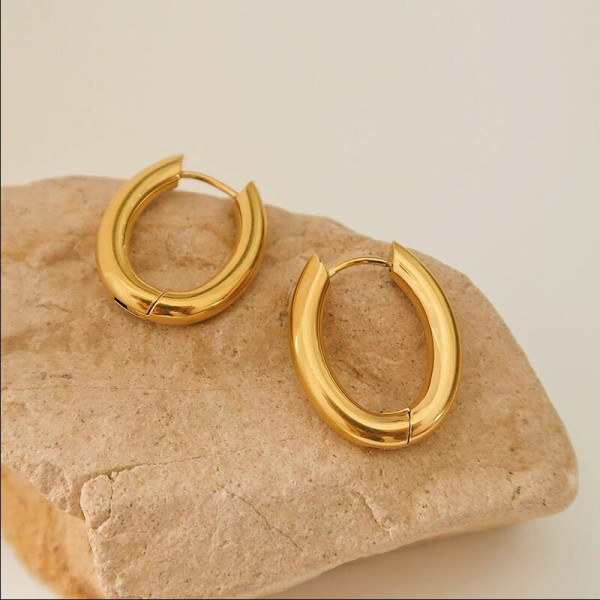 1 par de pendientes chapados en acero de titanio en forma de U de estilo simple