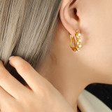 1 par de pendientes de aro chapados en oro de 18 quilates con incrustaciones de perlas artificiales en forma de U de estilo moderno y elegante