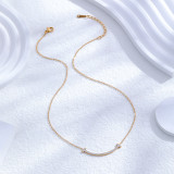 Collar chapado en oro de 24 quilates con incrustaciones de acero de titanio en forma de V de estilo clásico romántico