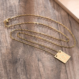 Collar con colgante chapado en oro de 18 quilates con revestimiento de acero de titanio rectangular y estrella de estilo simple