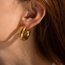 1 par de pendientes chapados en oro de 18 quilates de acero inoxidable con forma de C de estilo Simple para mujer
