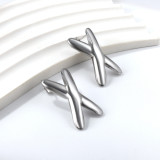 1 par de pendientes chapados en oro de acero inoxidable con letras de estilo simple