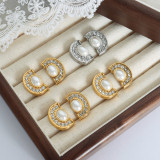 1 par de aretes chapados en oro de 18 quilates con incrustaciones de semicírculo de estilo barroco de estilo vintage Perlas artificiales de acero de titanio Diamante artificial