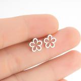 1 par de pendientes chapados en acero de titanio con flores a la moda