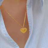 Collar colgante chapado en oro de acero titanio con forma de corazón de estilo simple a granel