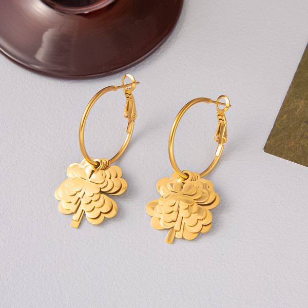 1 par de pendientes de acero de titanio chapados en trébol de cuatro hojas de estilo clásico