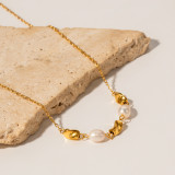 Collar chapado en oro de 18 quilates con incrustaciones de perlas redondas de acero inoxidable estilo IG