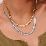 Collar chapado en oro de 18K con diamantes de imitación con incrustaciones de revestimiento de acero inoxidable de color sólido de viaje de estilo simple