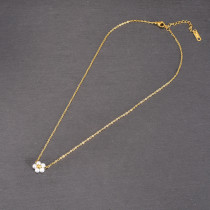 Collar con colgante chapado en oro de 18 quilates con revestimiento de perlas de cristal de acero inoxidable con flor retro