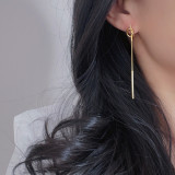 1 par de aretes colgantes chapados en oro de 18 quilates de acero titanio con borlas de color sólido de estilo simple