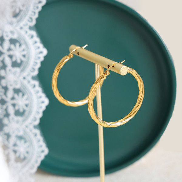 1 par de pendientes chapados en oro de 18 quilates de acero de titanio con revestimiento de color sólido de estilo simple