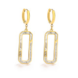 1 par de pendientes colgantes chapados en oro de 18 quilates con incrustaciones cuadradas de acero y titanio con circonita de estilo simple