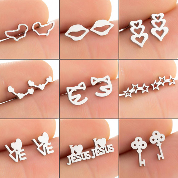 1 par de pendientes huecos chapados en acero inoxidable con forma de corazón y estrella con letras a la moda