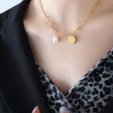 Collar de perlas de agua dulce con incrustaciones de acero de titanio ovalado de estilo simple