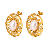 1 par de pendientes chapados en oro de 18 quilates con incrustaciones ovaladas de estilo barroco elegantes y lujosos, perlas artificiales de acero y titanio, diamantes de imitación